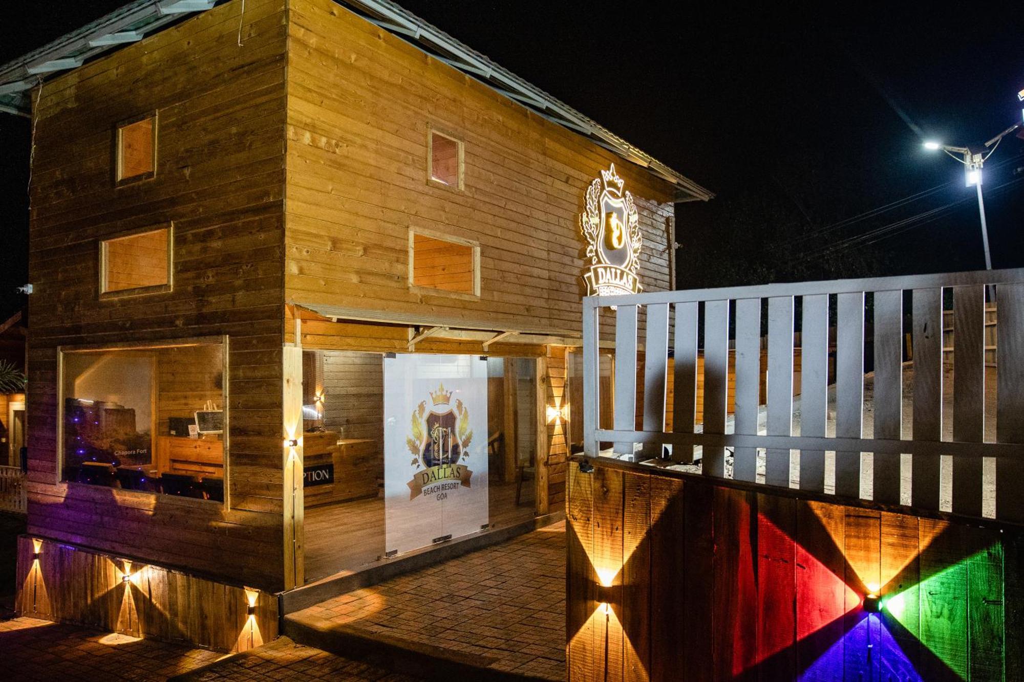 Dallas The Beach Front Resort Goa Velha Esterno foto
