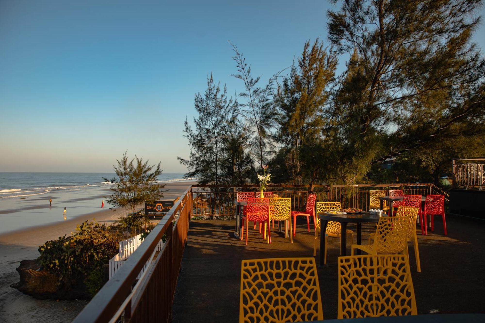 Dallas The Beach Front Resort Goa Velha Esterno foto